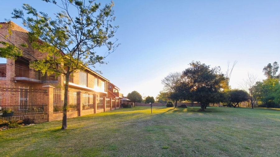 3 Bedroom Property for Sale in Van Der Hoff Park North West